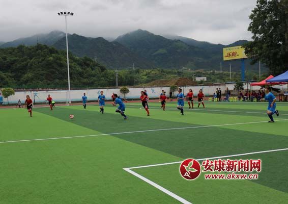 女子足球決賽現(xiàn)場。楊登武 攝.jpg